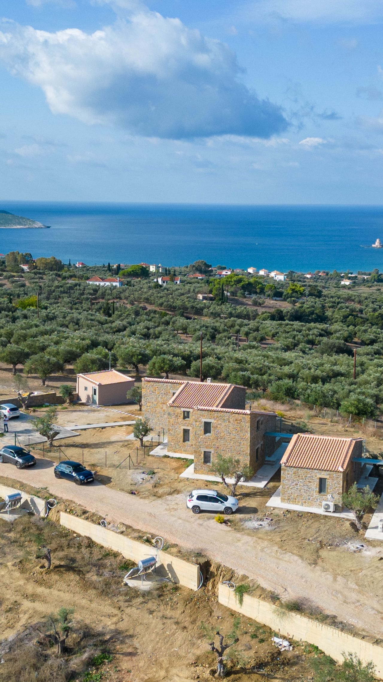 The verandas are located towards to Methoni’s bay and the Castle view.